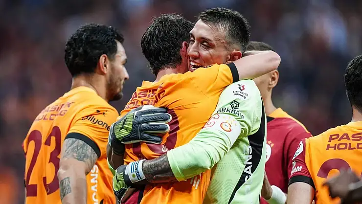 Galatasaray Sezonu Zaferle Kapattı, Muslera ve Mertens'e Veda