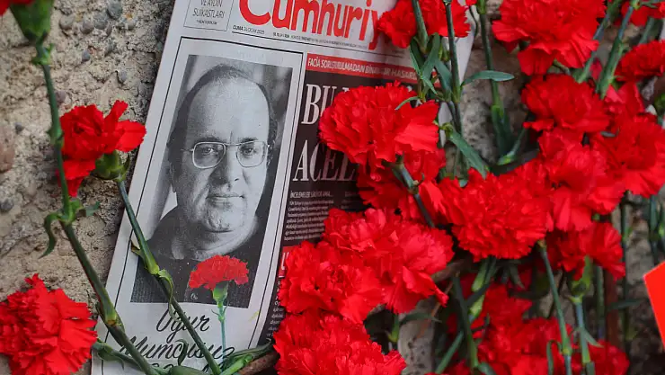 Gazeteci ve Yazar Uğur Mumcu, ölümünün 32'nci yıl dönümünde anıldı