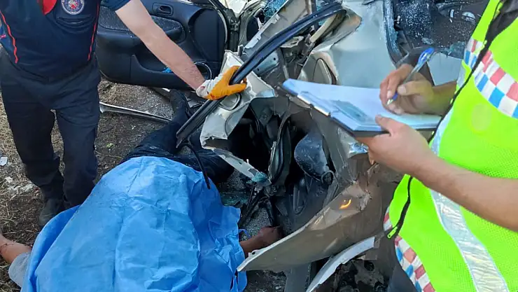 Gaziantep'te Katliam Gibi Kaza: Otomobiller TIR'lar Arasında Kaldı, 3 Ölü, 1 Yaralı