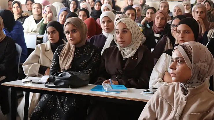 Gazze İslam Üniversitesi'nde 2 yıl aradan sonra dersler yeniden başladı