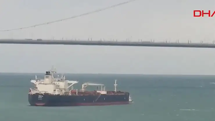 Geminin Arızalanması Üzerine İstanbul Boğazı Trafiğe Kapatıldı