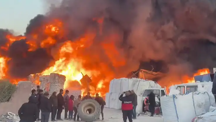 Geri dönüşüm tesisinde yangın