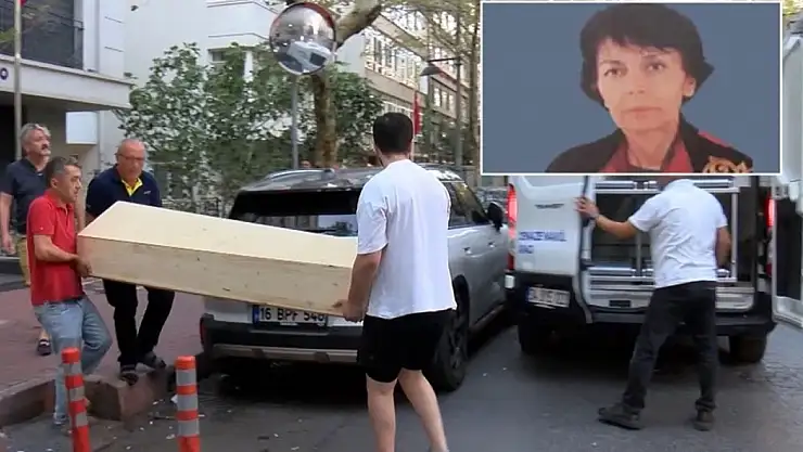 Göz profesörü evinde ölü bulundu