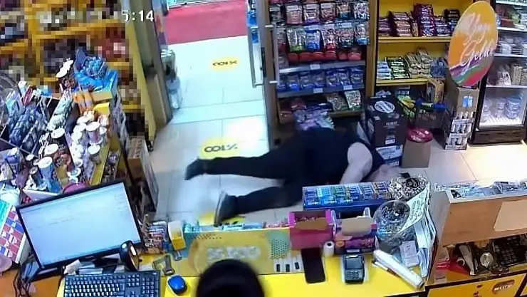 Gülerek konuşuyordu bir anda yere yığıldı, hayatını kaybetti