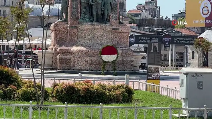 Gürsel Tekin'in Taksim'deki Cumhuriyet anıtına bıraktığı çelenk kaldırıldı!