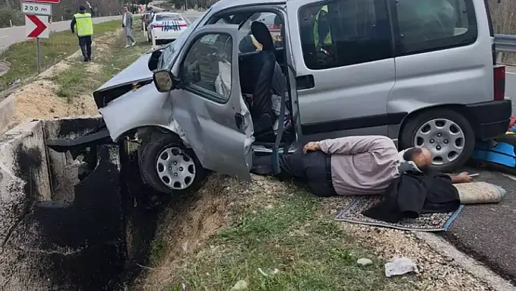 Hafif ticari araç, beton menfeze çarptı 1 ölü