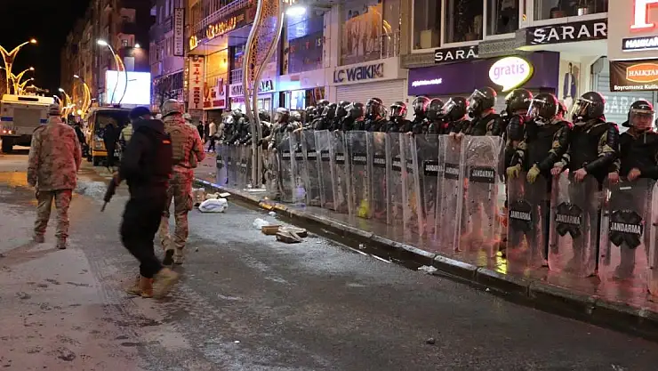 Hakkari'de Asker Sokağa İndi