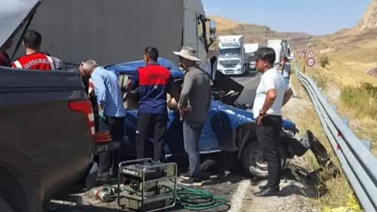 Hakkari-Van karayolunda feci kaza: 3 ölü, 2 yaralı