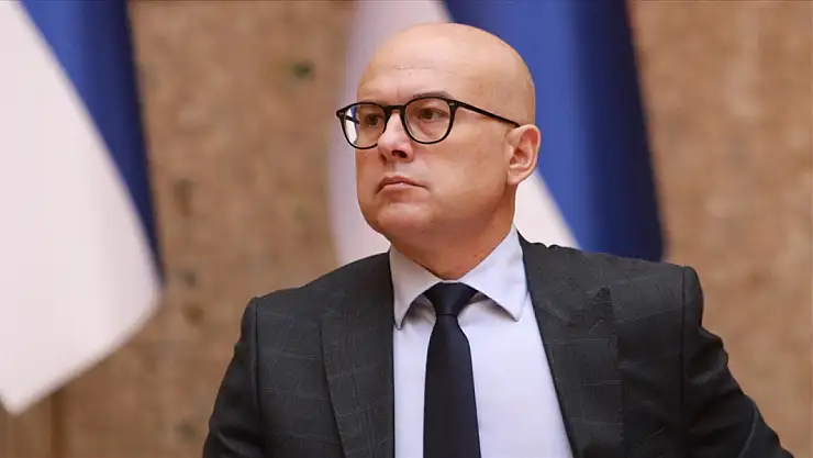 Halkın Tepkileri Sonucu Sırbistan Başbakanı Milos Vucevic İstifa Etti!