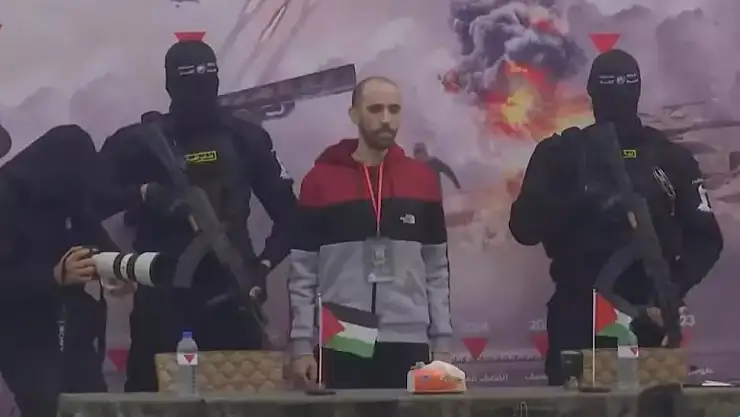 Hamas, 3 İsrailli rehineyi daha Kızılhaç'a teslim ederek serbest bıraktı