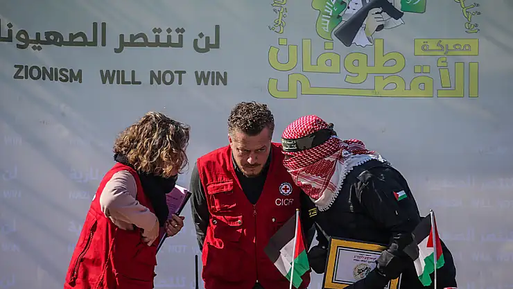 Hamas, İsrail'in İhlalleri Nedeniyle 15 Şubat'taki Esir Takasını Erteledi