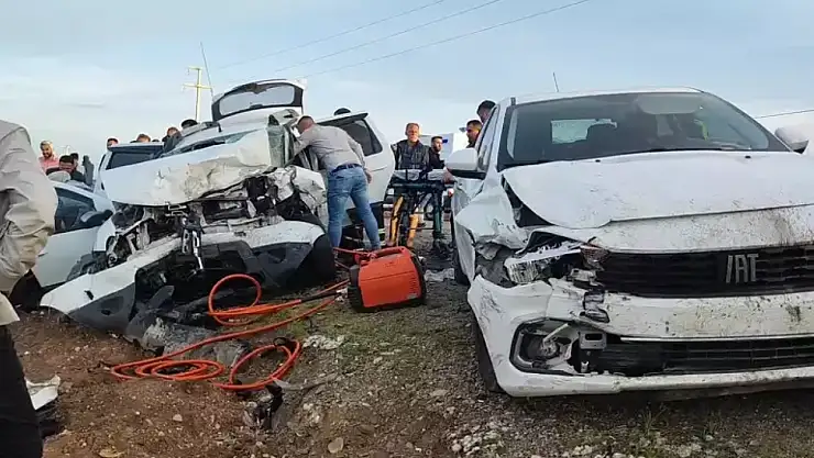 Hatalı sollama' nedeniyle 4 araç kazaya karıştı