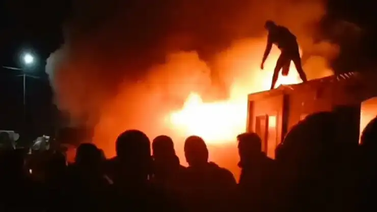 Hatay'da konteynır kentte çıkan yangın korkuttu