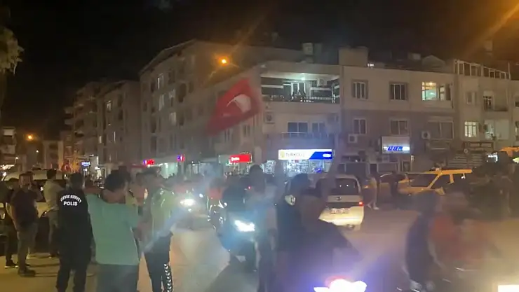 Hatay Reyhanlı'da Halk Türk Bayraklarıyla Konvoy Düzenledi