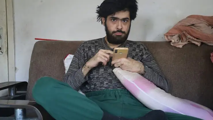 Hataylı Barış Ailelere Seslendi: 'Çocuklara telefon vermeyin'