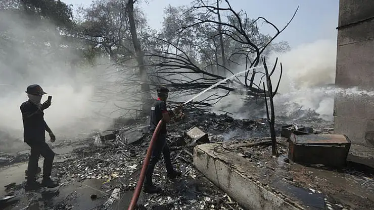 Hindistan'da 244 kişiyi taşıyan uçak düştü! Uçaktan tahliyeler başladı