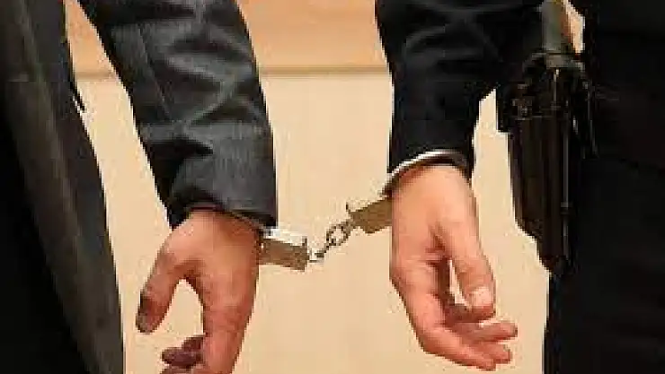 Hırsızlıkla suçlanan milletvekili istifa etti