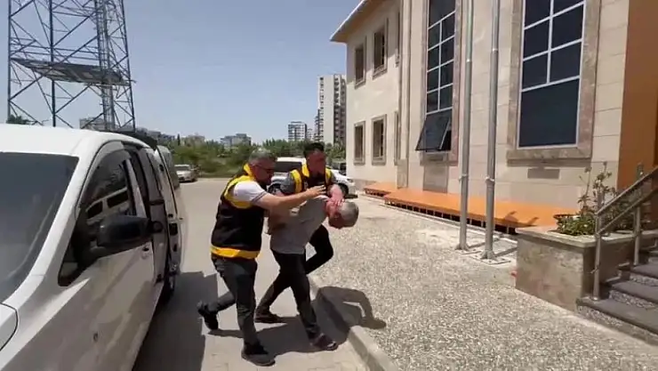 Hırsızlıktan 19 Yıl Hapis Cezası Olan Adam, Kurban Pazarında Pazarlık Yaparken Yakalandı