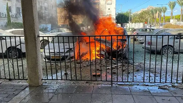 Hizbullah, İsrail'e 100'den fazla füze fırlattı