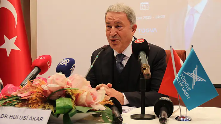 Hulusi Akar dijital teröre dikkat çekti