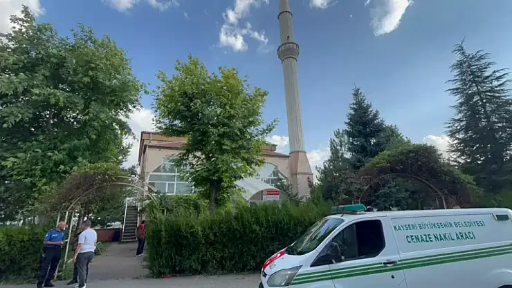 Husumetli komşusunu camide namaz kılarken bıçakla öldürdü