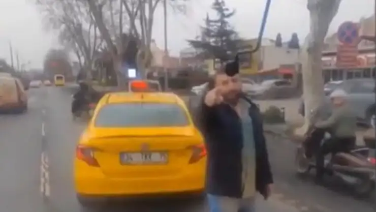 İETT otobüsünün önünü kesti: 'Ben polisim seni alırım'