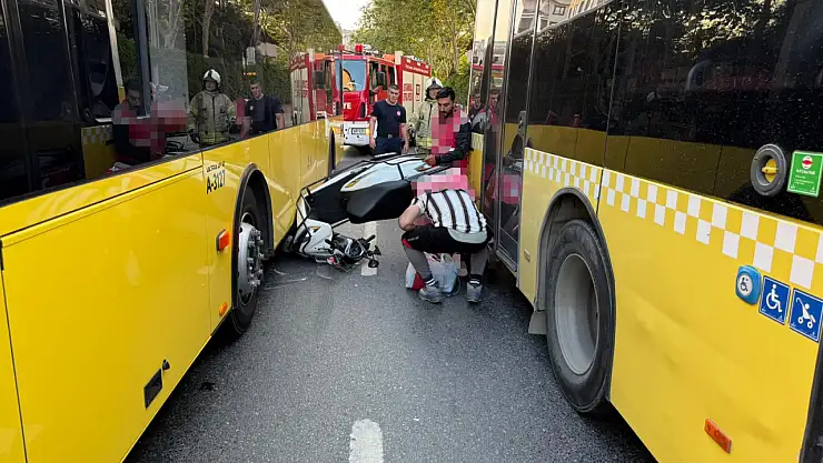 İki İETT otobüsü kazası: Motosiklet altında kaldı!