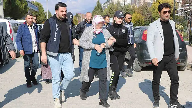 İki kadın komşularını 3 bilezik için öldürmüş