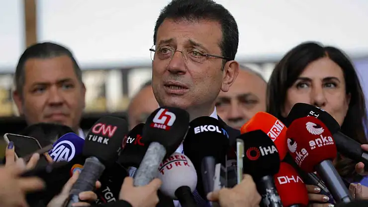 İmamoğlu'nun diploması veri tabanından silindi ancak Galatarasaylı profesör halen YÖK akademik sisteminde yer alıyor