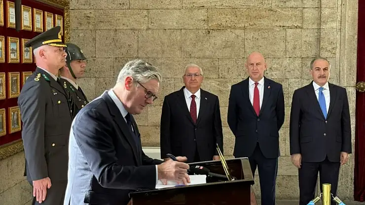 İngiltere Başbakanı Starmer Anıtkabir'i Ziyaret Etti