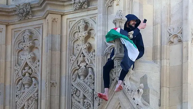 İngiltere'nin simgelerinden Big Ben Saat Kulesi 'nde Filistin bayrağı açtı