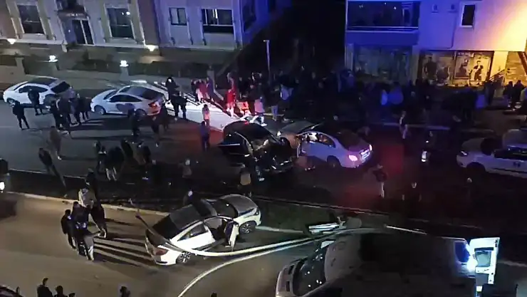 İran'da Oy Verme İşlemi 3 Kez Uzatıldı