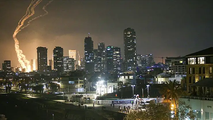 İran'dan Tel Aviv'e bomba yağdı! İran-İsrail savaşı tırmanıyor!