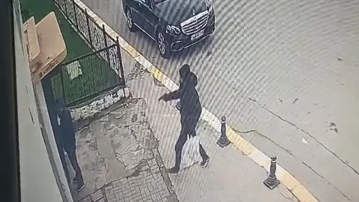 İş adamının öldürülme anı güvenlik kamerasına yansıdı