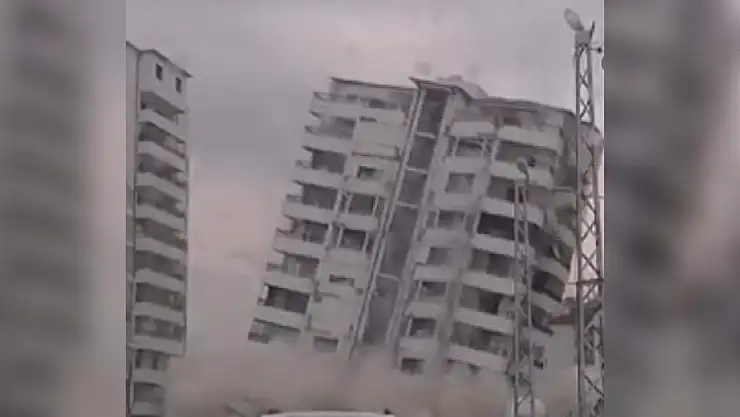  İş makinesinin darbesiyle 10 katlı bina yerle bir oldu