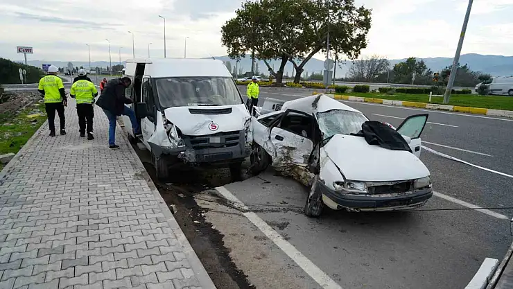 İşçi servisi ile otomobil çarpıştı: 1 ölü, 4 yaralı