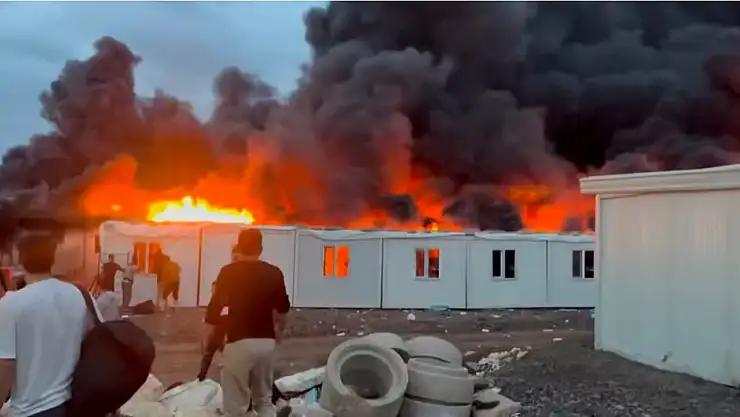 İşçilerin kaldığı konteynerlerde yangın çıktı