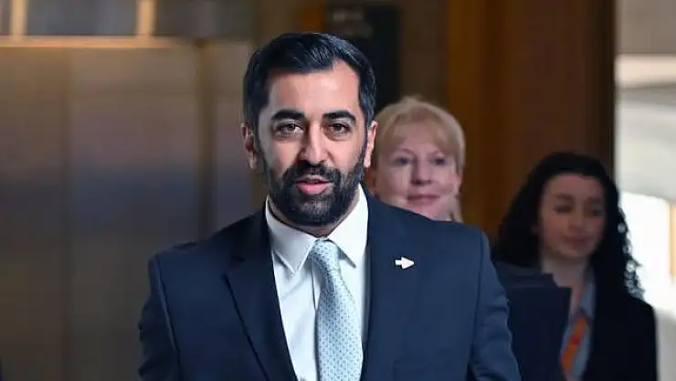 İskoçya'nın İlk Müslüman Başbakanı Humza Yousaf İstifa Etti