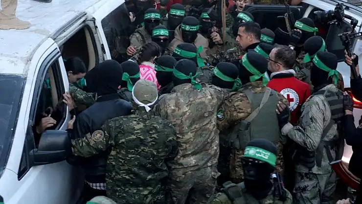 İsrail'den Kritik Açıklama: 'Hamas'ın teslim ettiği cenaze rehineye ait değil'