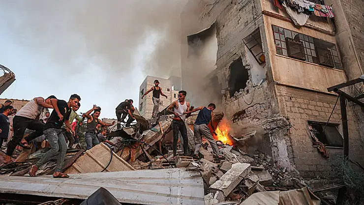 İsrail Gazze'de İki Apartmanı Bombaladı! Çok Sayıda Ölü ve Yaralı Var