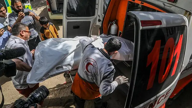 İsrail Gece Boyu Gazze'yi Bombaladı Ölü ve Yaralılar Var