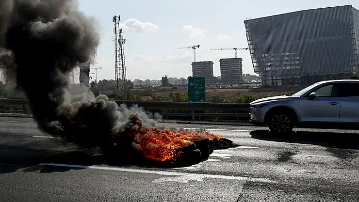 İsrail Genelinde Ateşkes Protestosu Otoyollar Kapatıldı