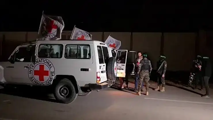 İsrail ordusu: Kızıl Haç, Hamas'ın teslim ettiği 3 esirin cesedini bize ulaştırdı