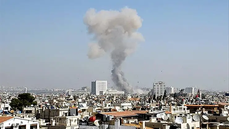 İsrail ordusu, Şam'a saldırdı: Genelkurmay Başkanlığı girişi bombalandı!