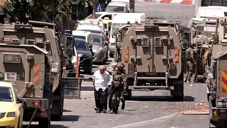 İsrail, Ramallah Şehrine Saldırdı