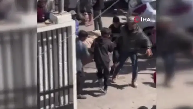 İsrail, Refah'ta UNRWA yardım dağıtım merkezini vurdu 5 ölü