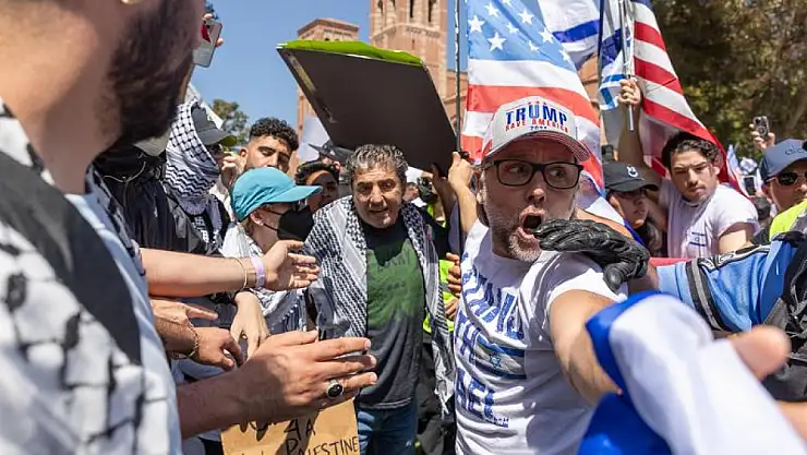 İsrail Yanlısı Protestocular Üniversite Öğrencilerine Saldırdı