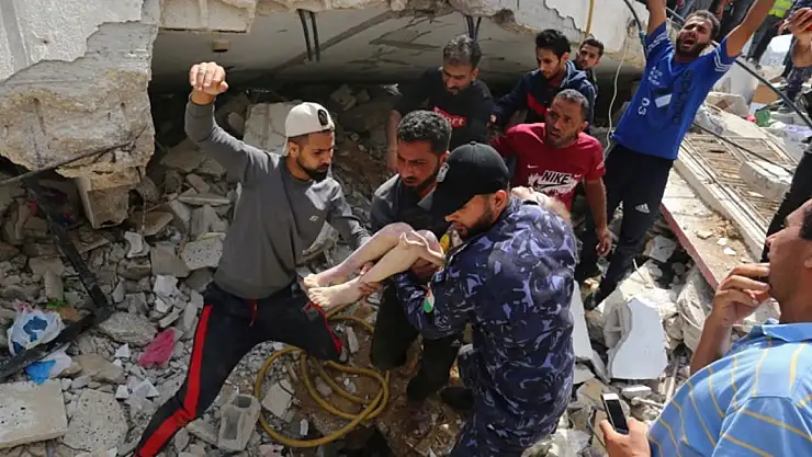 İsrail Yine Sivilleri Vurdu 24 Ölü