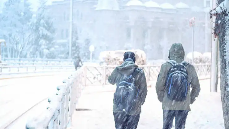 İstanbul'da Eğitime Kar Engeli! Son Dakika Tatil Olan İlçeler