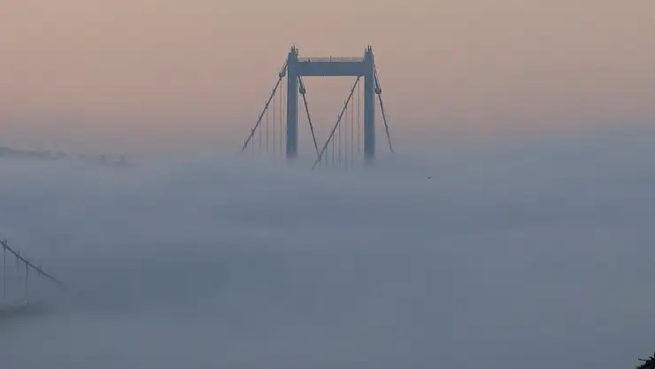 İstanbul'da Yoğun Sis! Gemi Trafiği Çift Yönde Askıya Alındı